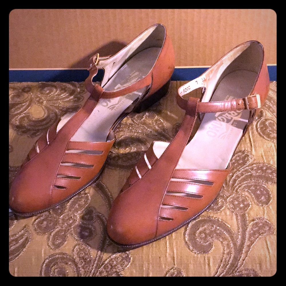 Ferragamo T Strap size 7 FINAL DAY